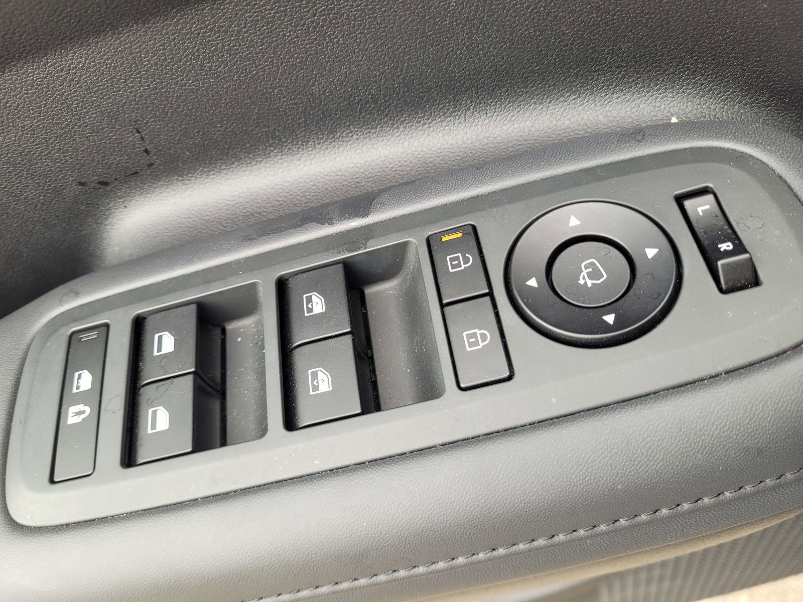 Used 2025 Hyundai Santa Fe Limited image 23