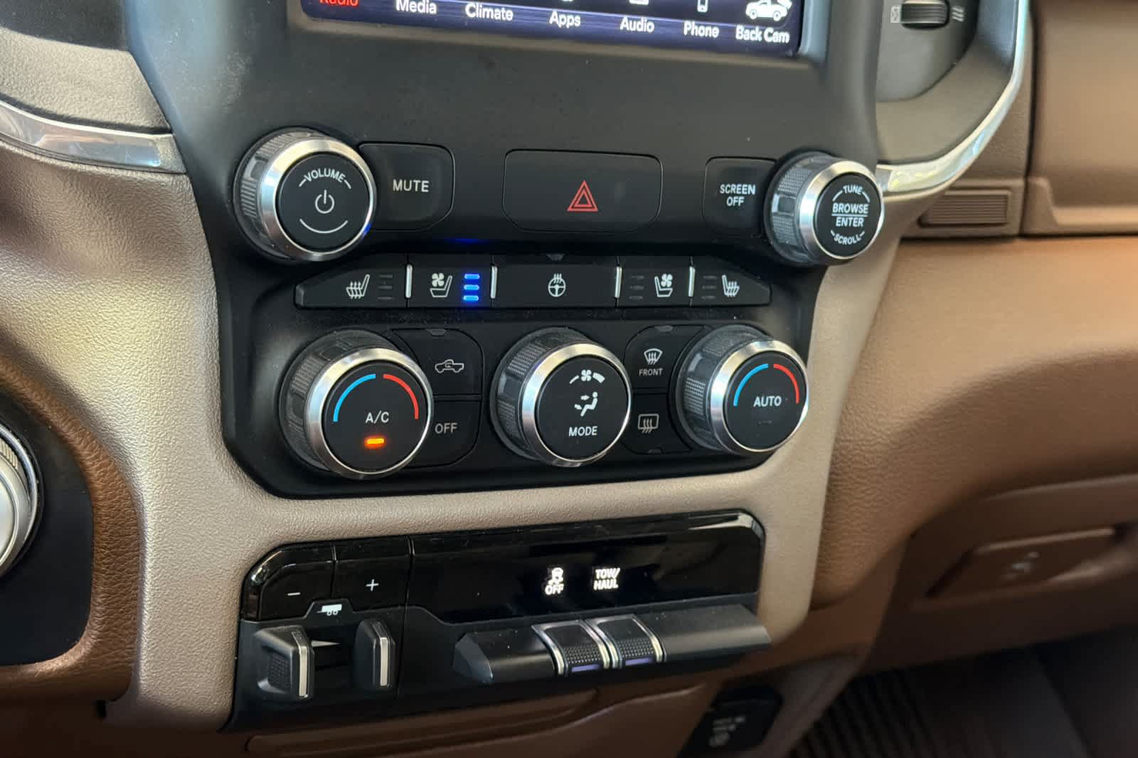 Used 2021 RAM 1500 Laramie AWD/4WD image 21