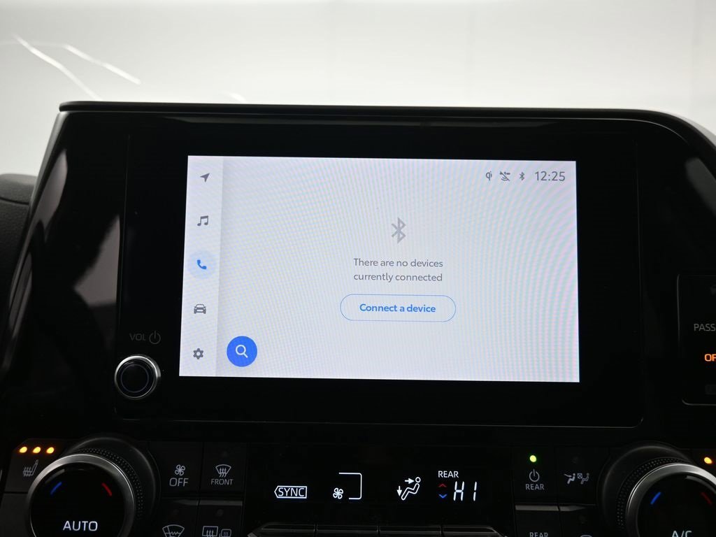 Used 2023 Toyota Highlander XLE image 16