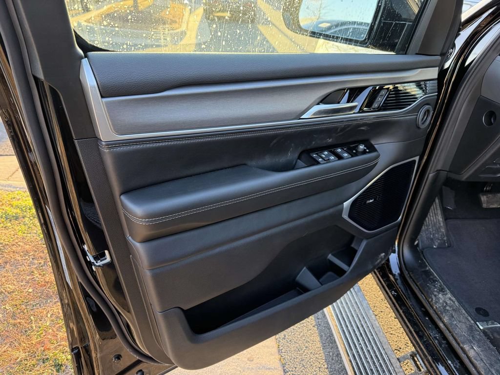 New 2026 Jeep Grand Wagoneer Limited w/ Premium Group II AWD/4WD image 32