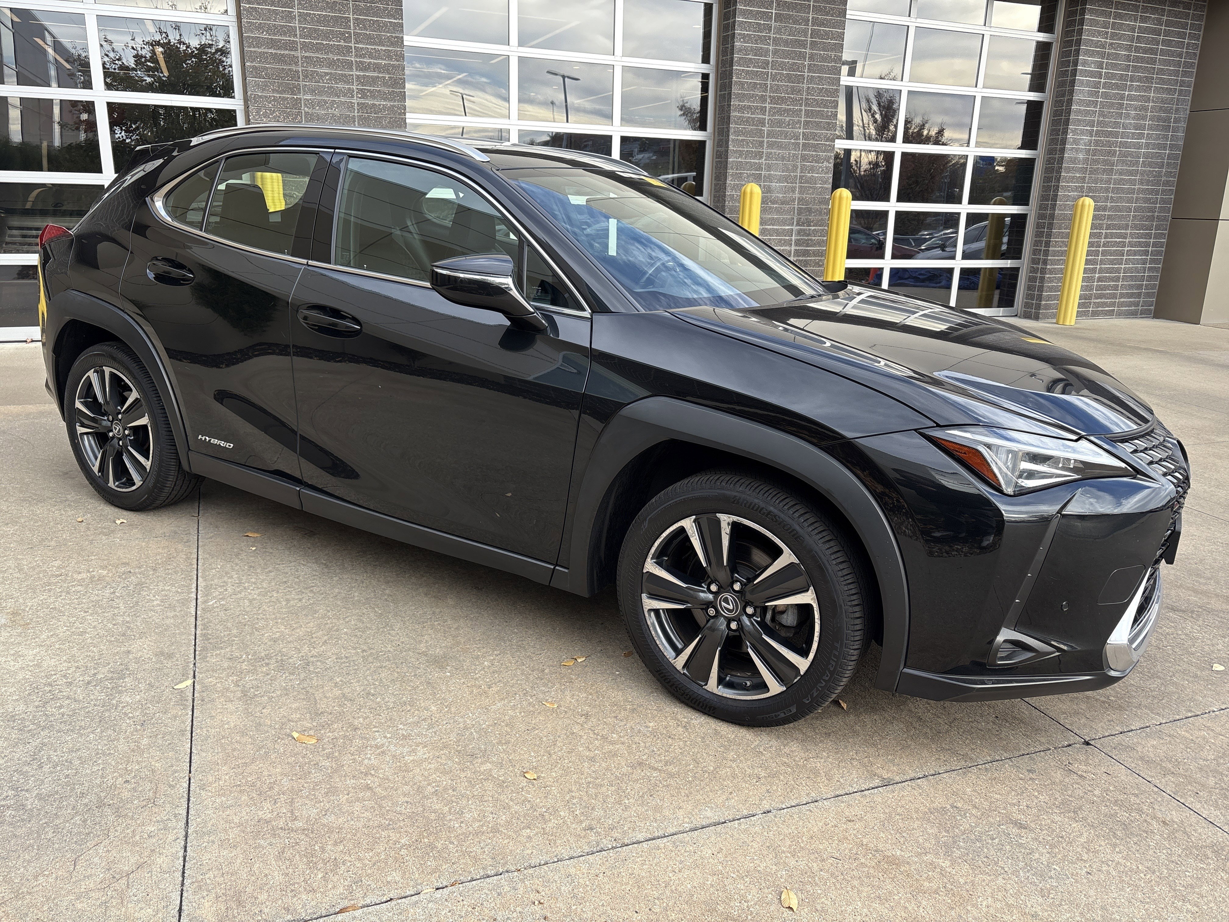 Used 2021 Lexus UX 250h w/ Premium Package image 2