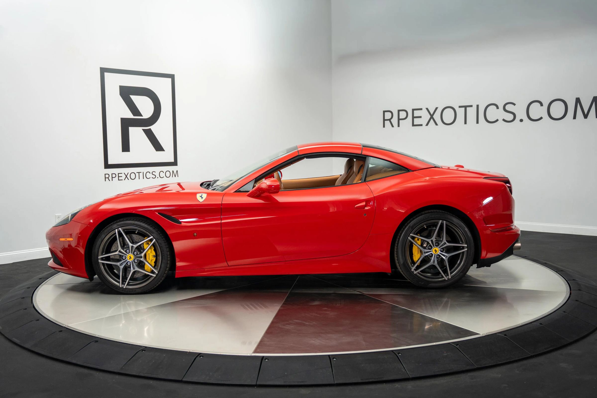 Used 2015 Ferrari California T image 7