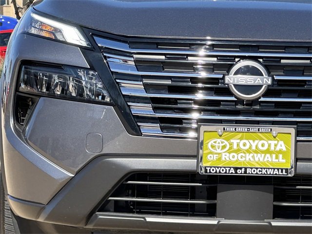 Used 2025 Nissan Rogue SV w/ SV Premium Package image 6