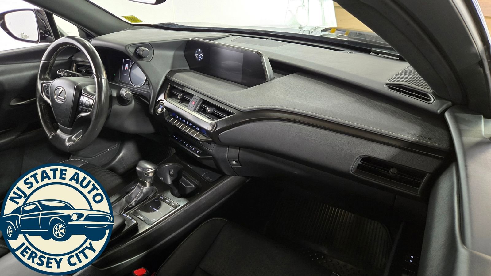 Used 2019 Lexus UX 200 FWD image 34