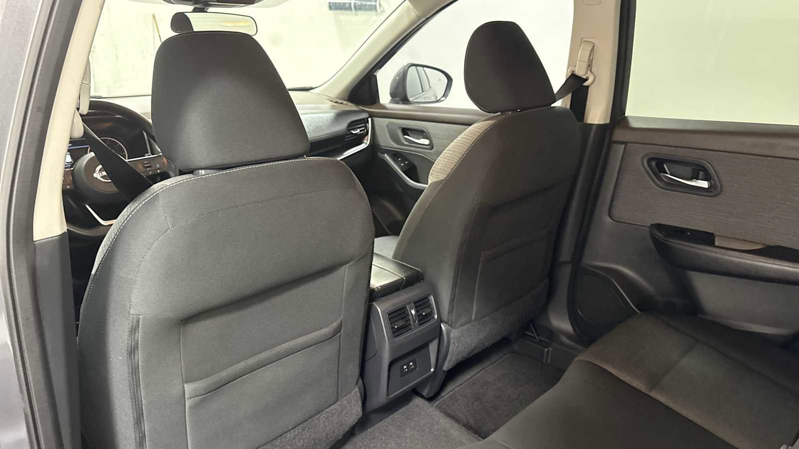 Used 2022 Nissan Rogue SV image 24