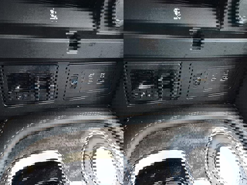 Used 2023 Nissan Armada Platinum w/ Captain's Chairs Package image 35