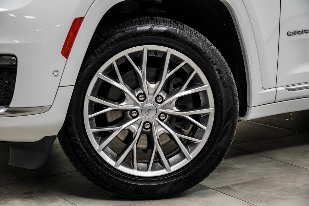 Used 2023 Jeep Grand Cherokee L Summit w/ Advanced Protech Group IV image 3