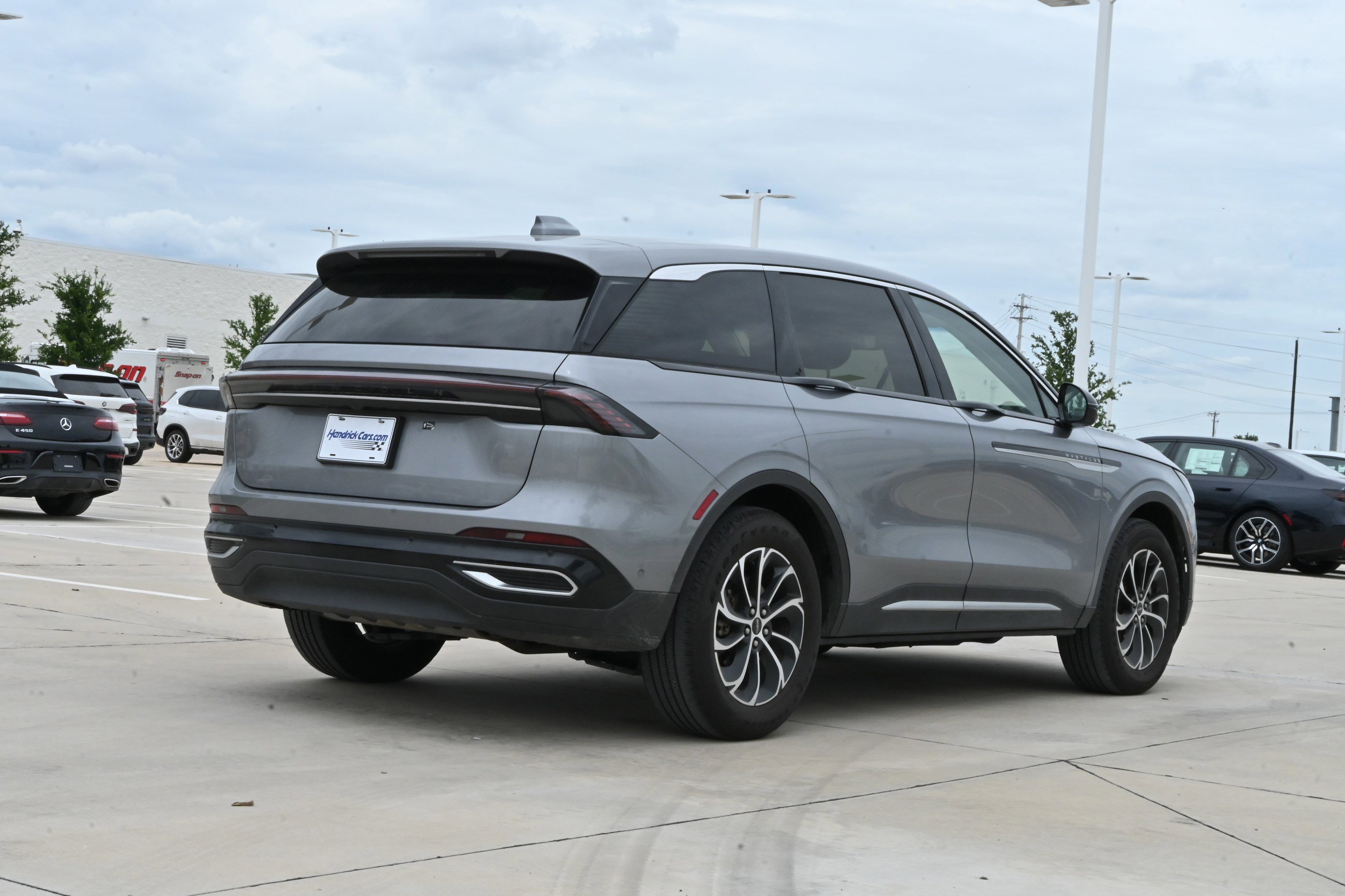 Used 2024 Lincoln Nautilus Premier AWD/4WD image 9