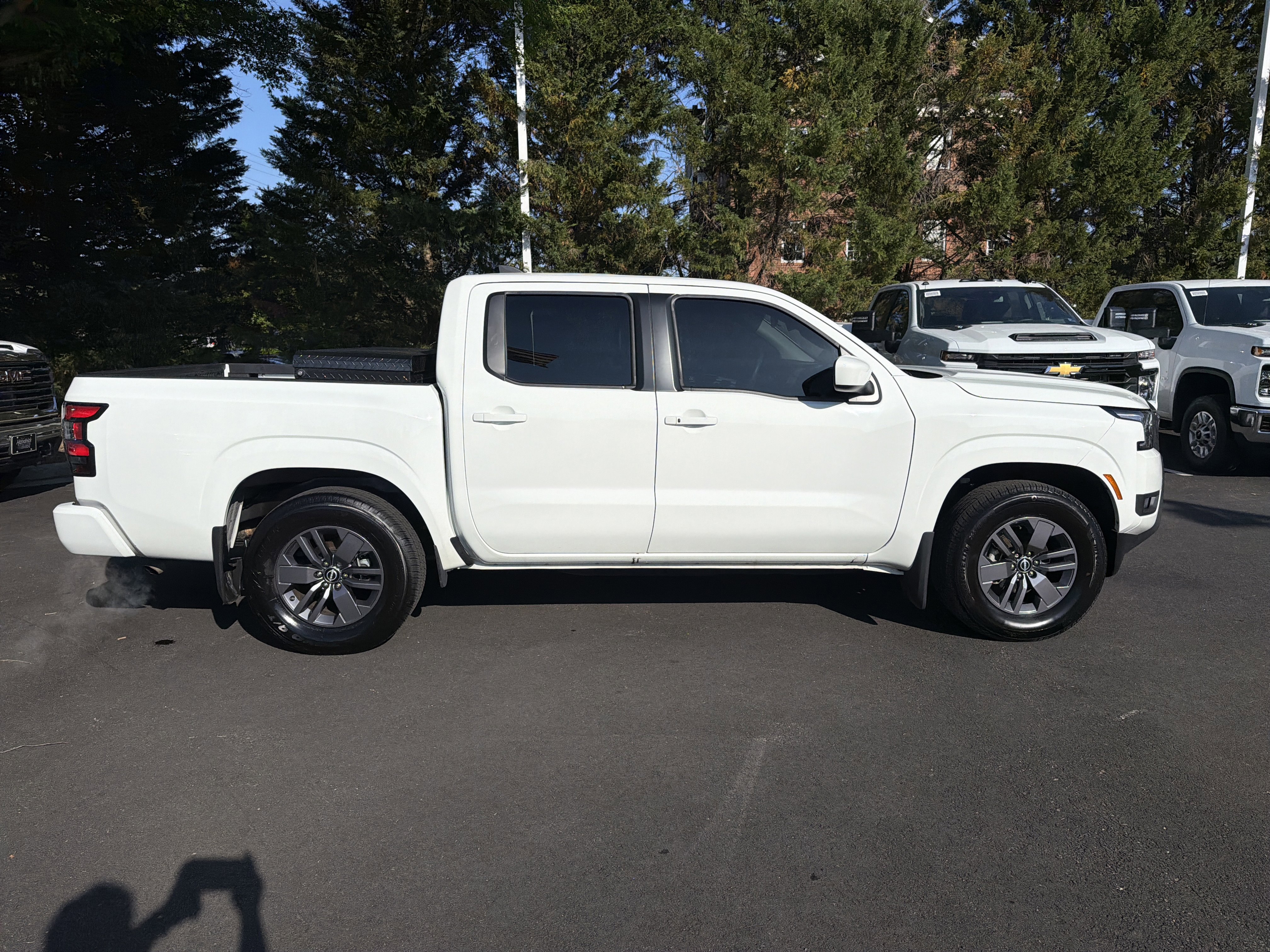 Used 2025 Nissan Frontier SV w/ SV Convenience Package RWD image 11