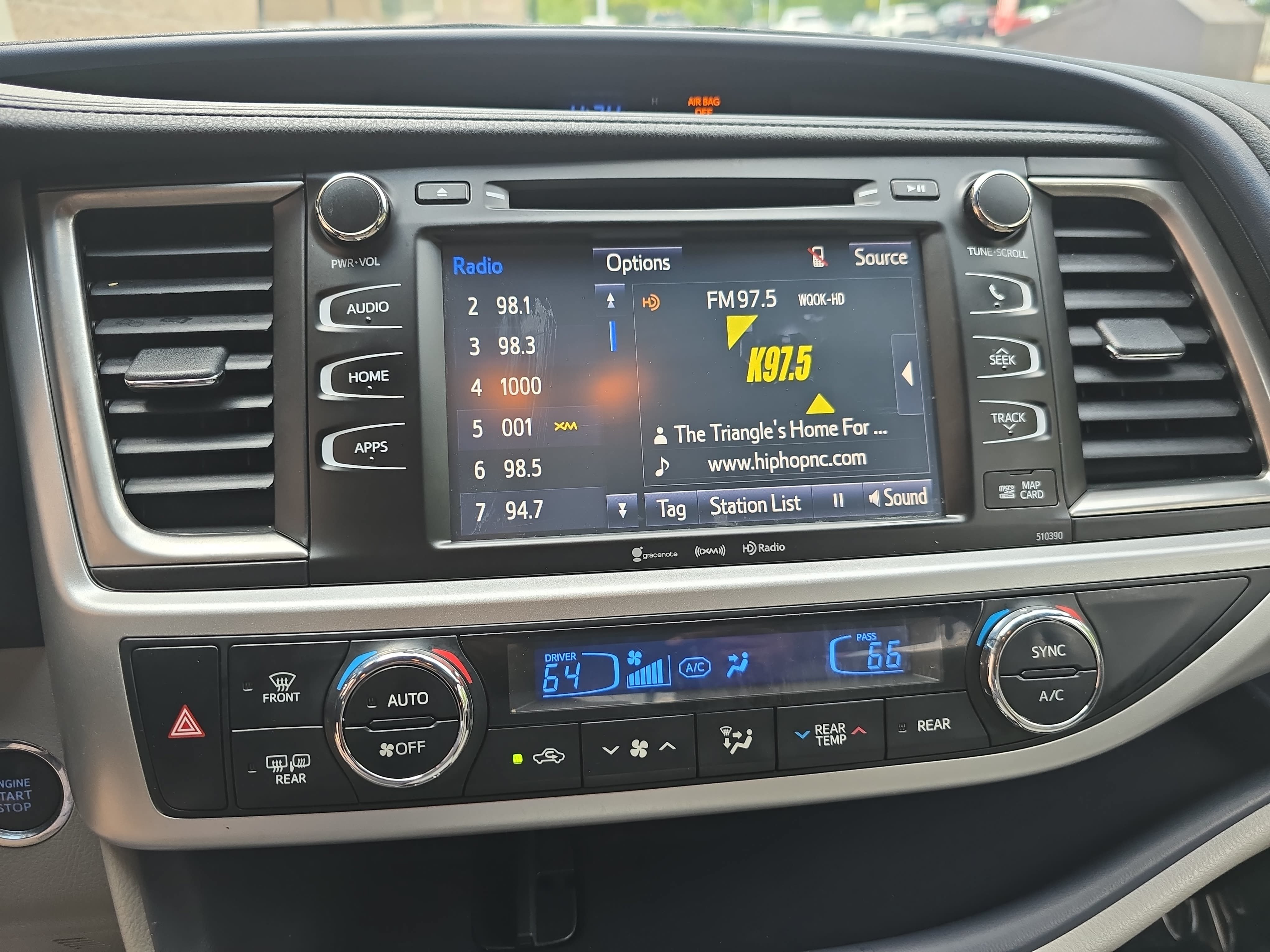 Used 2019 Toyota Highlander XLE AWD/4WD image 21