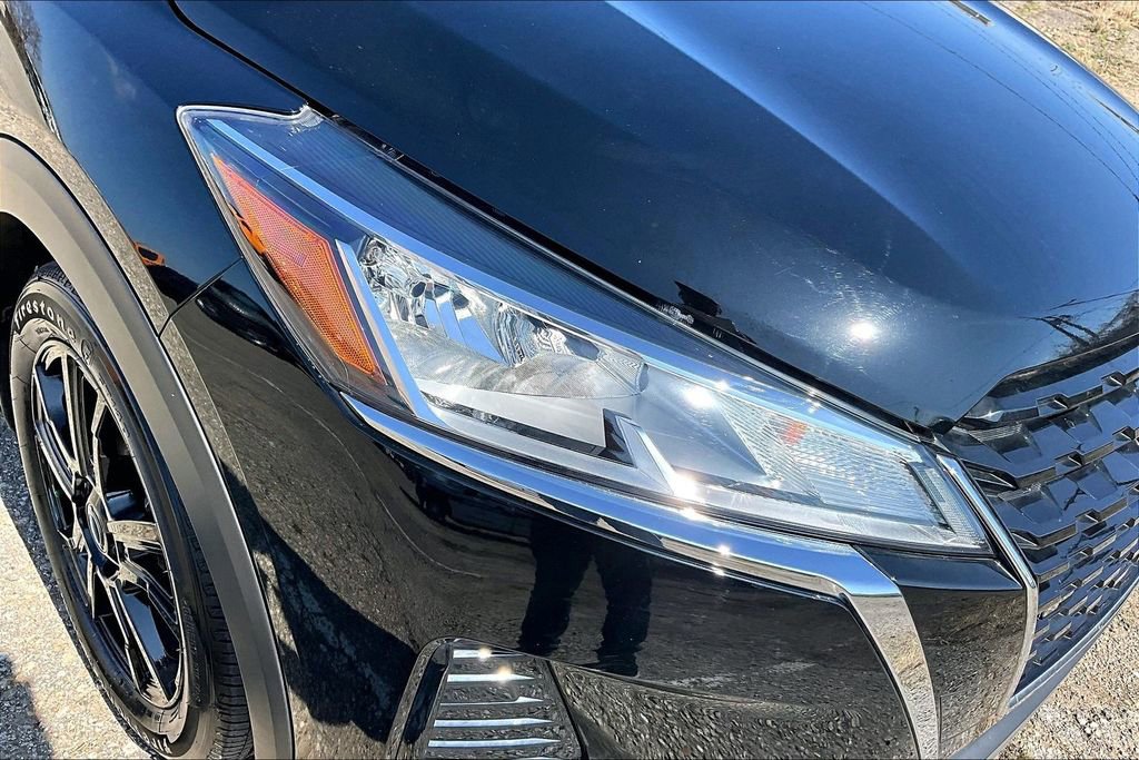 Used 2023 Nissan Kicks SV image 29