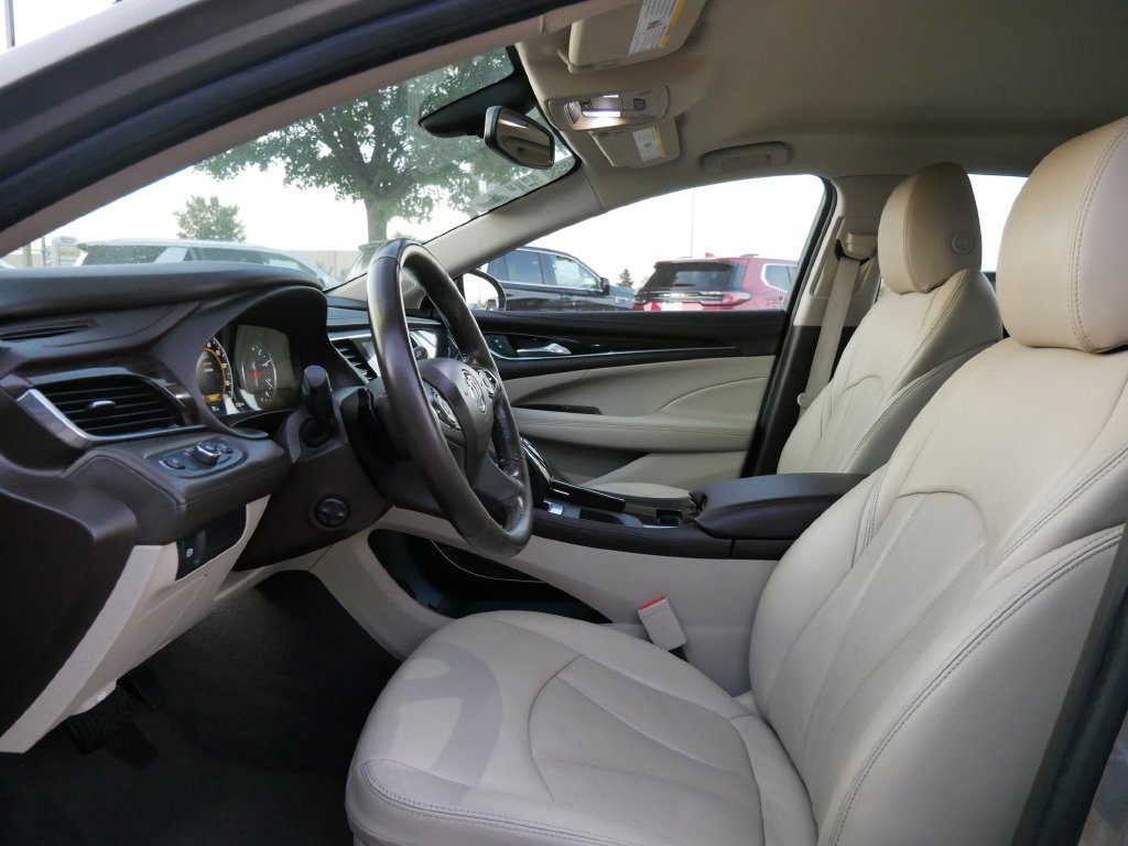 Used 2018 Buick LaCrosse Essence FWD image 9