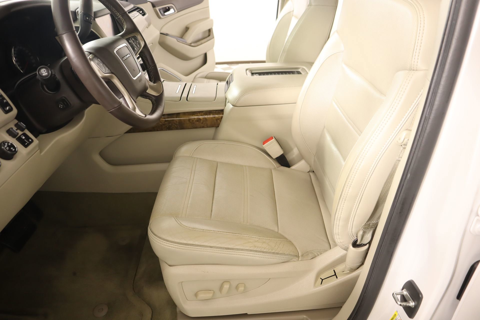 Used 2016 GMC Yukon Denali w/ Open Road Package image 12