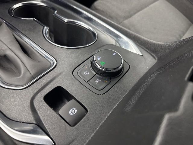 Used 2023 Chevrolet Traverse LT FWD image 19