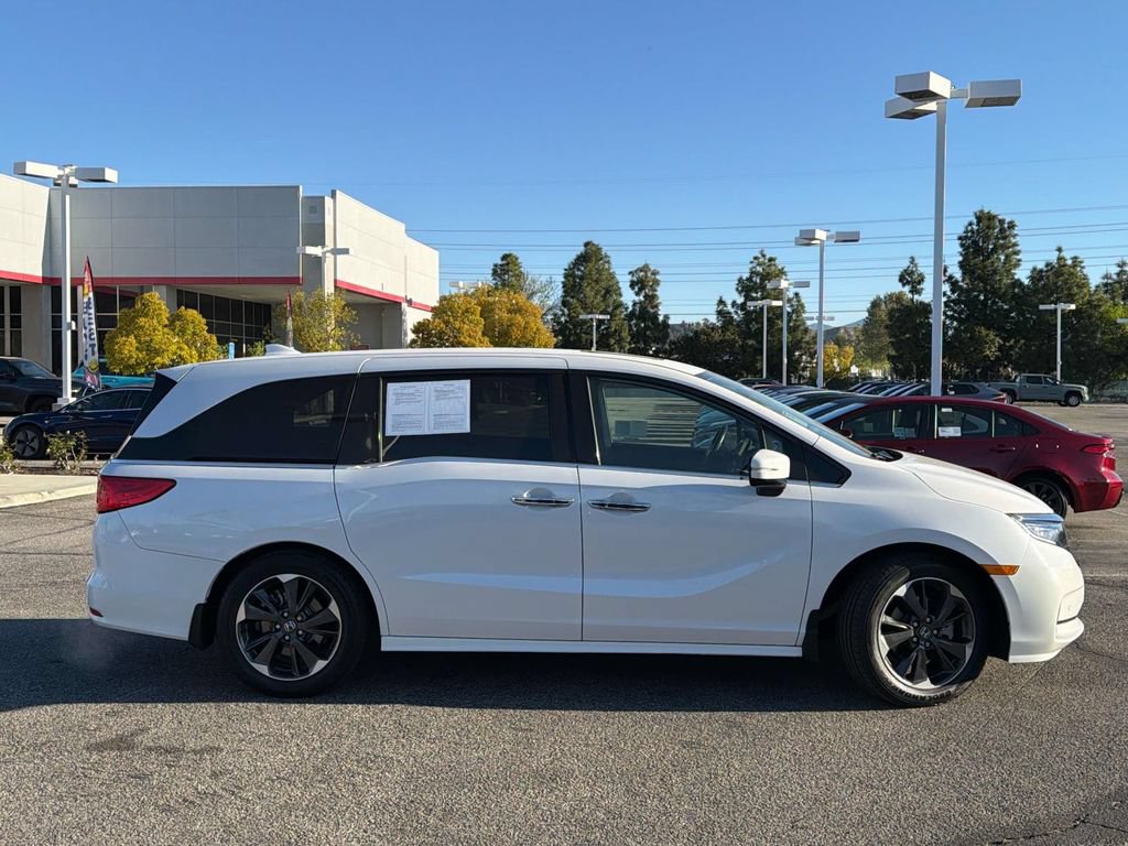 Used 2024 Honda Odyssey Elite image 3