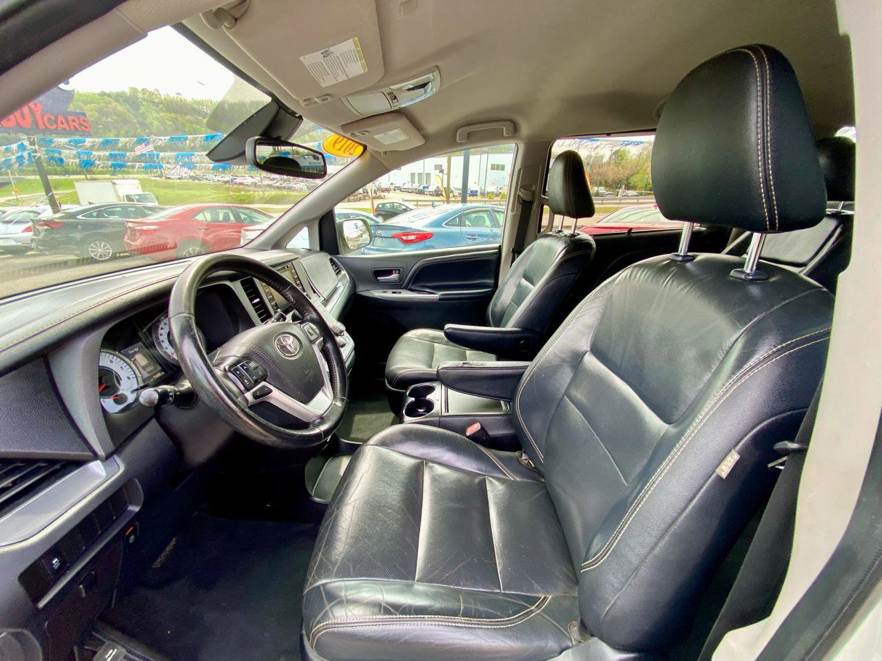 Used 2019 Toyota Sienna SE FWD image 13