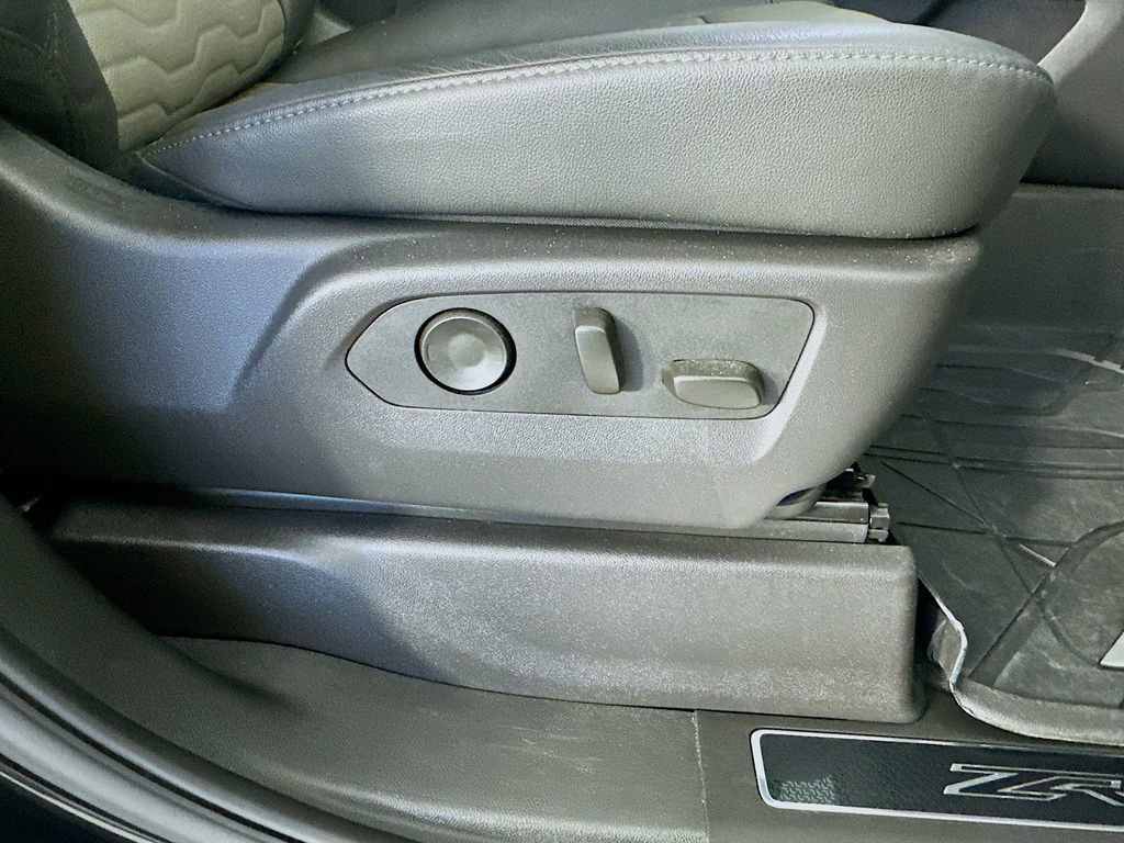 Used 2025 Chevrolet Silverado 1500 ZR2 w/ Technology Package image 24