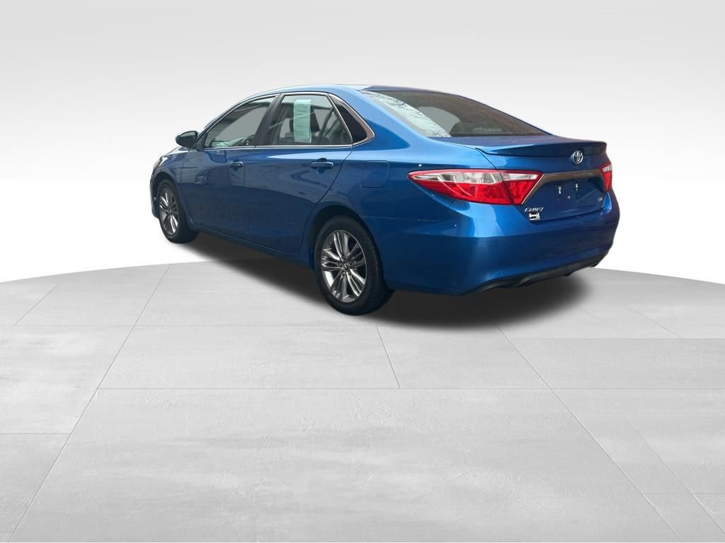 Used 2017 Toyota Camry SE image 3