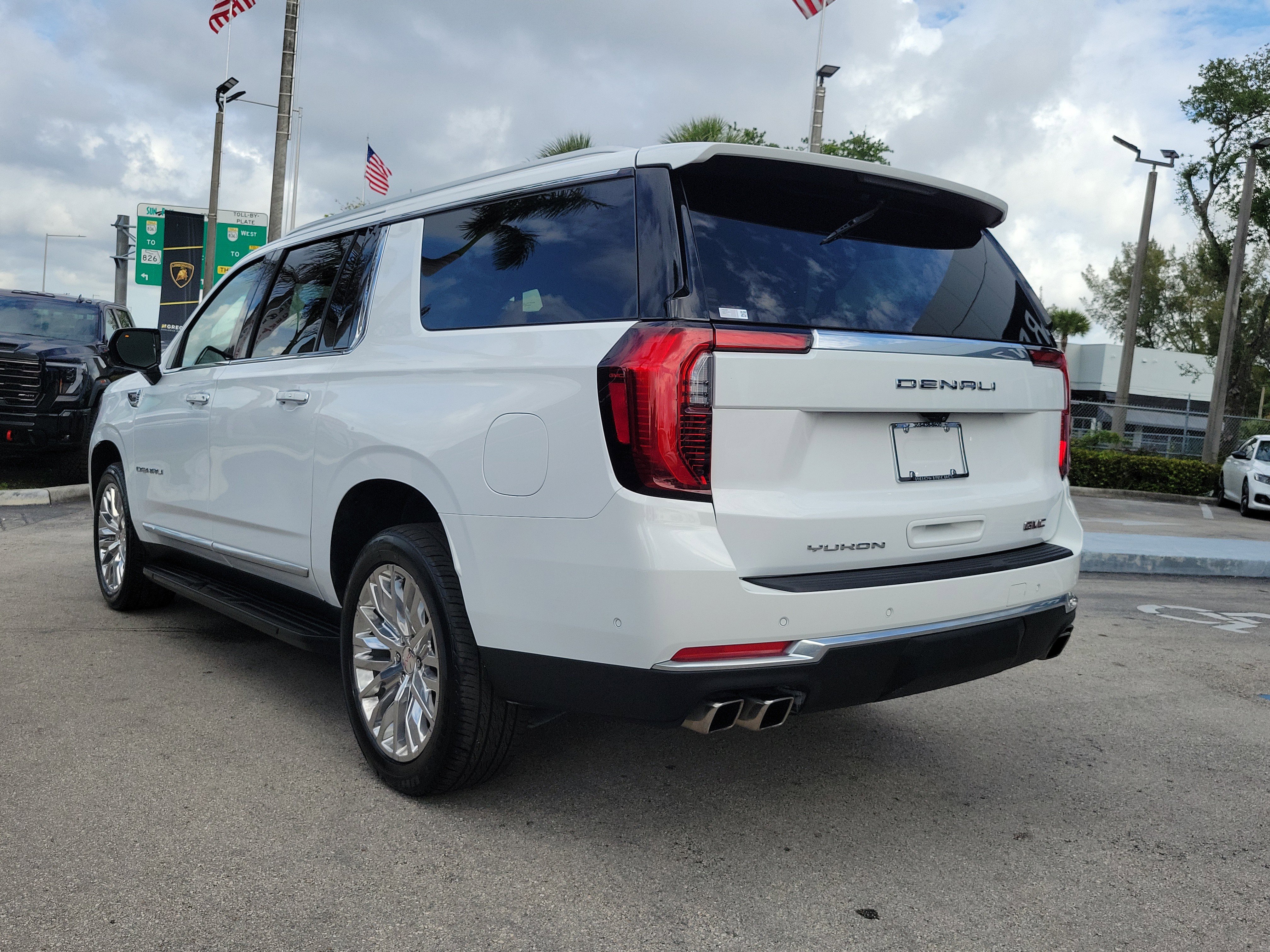 Used 2025 GMC Yukon XL Denali AWD/4WD image 7