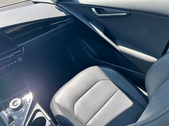 Certified 2023 Kia Niro Wave w/ Wave Preserve Package FWD image 15