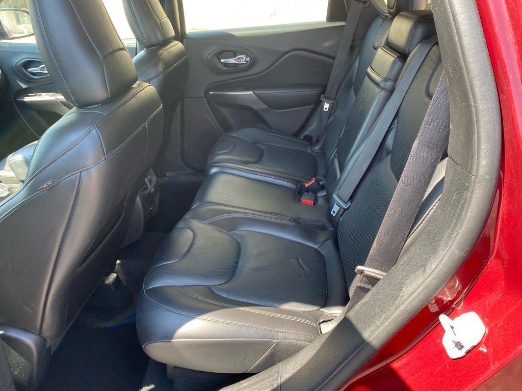 Used 2019 Jeep Cherokee Overland w/ Technology Group image 18
