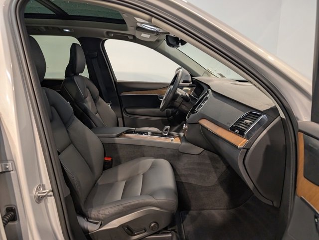 Used 2023 Volvo XC90 B6 Plus w/ Protection Package image 33
