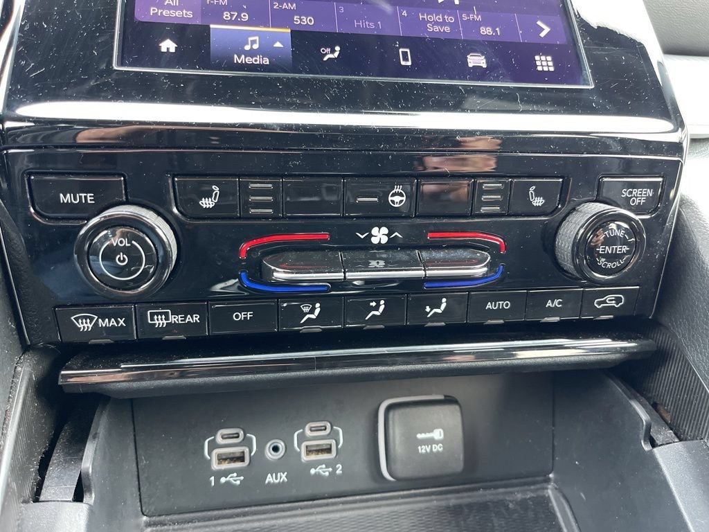 Used 2025 Jeep Grand Cherokee Altitude AWD/4WD image 16