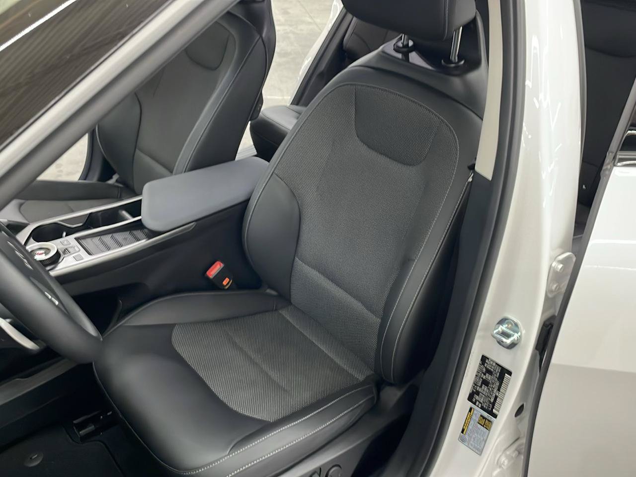 Used 2024 Kia EV6 Light RWD image 12