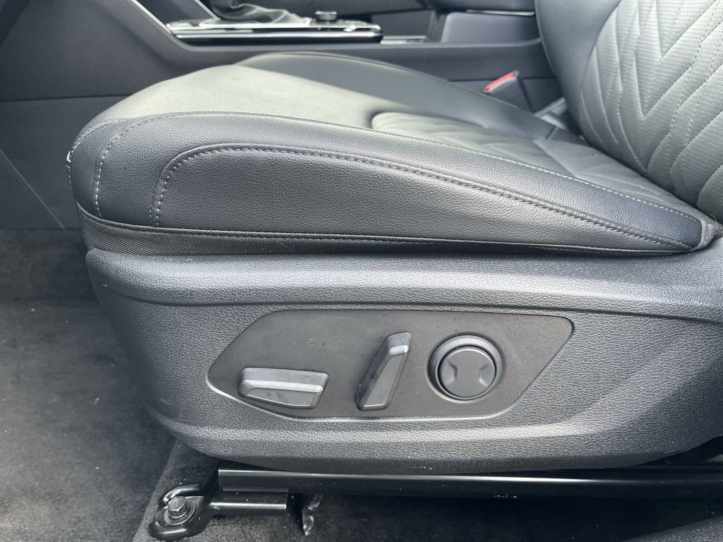 Used 2025 Kia Sportage X-Line w/ Premium Package image 12