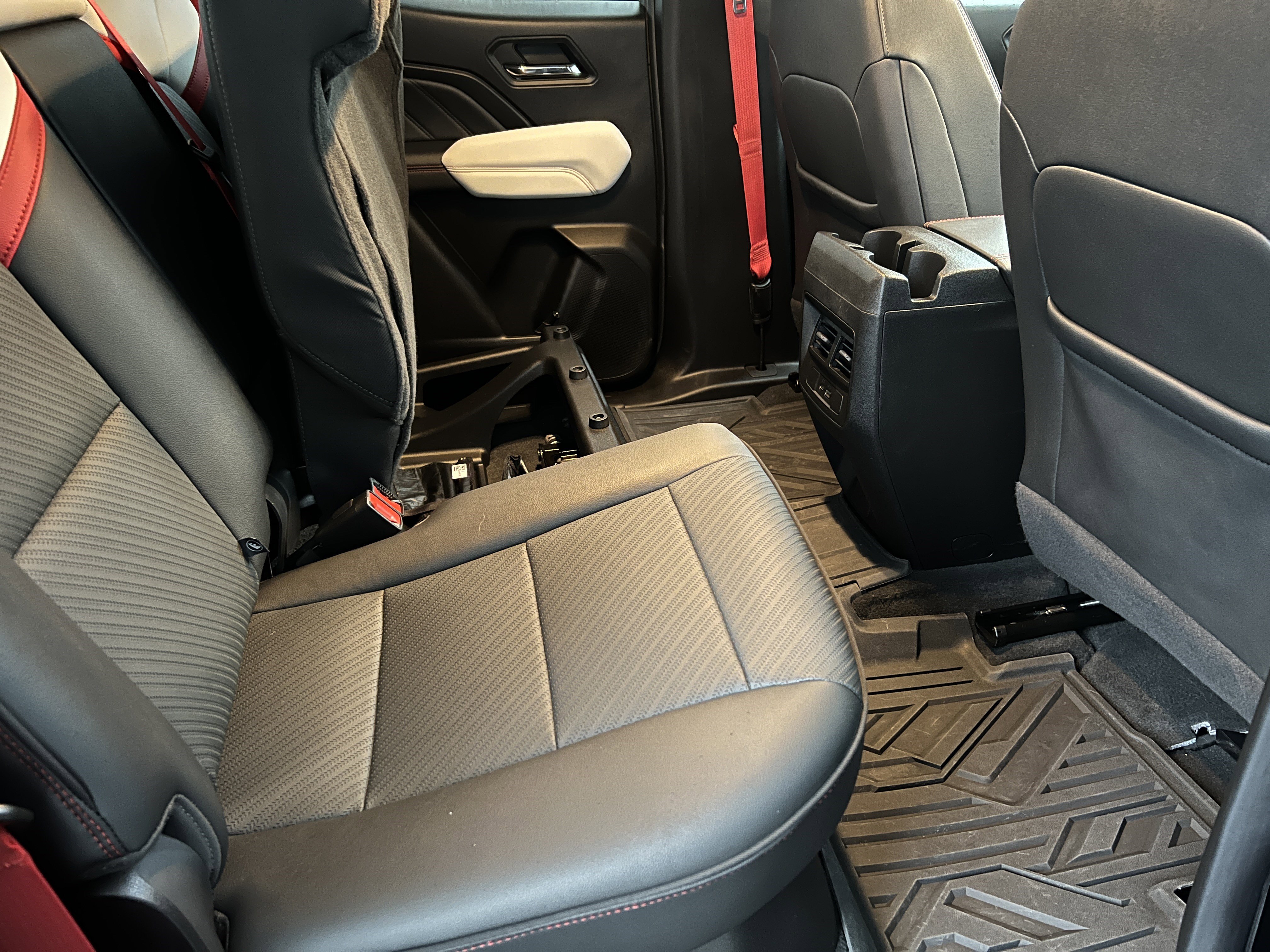 Used 2024 GMC Canyon AT4X image 18