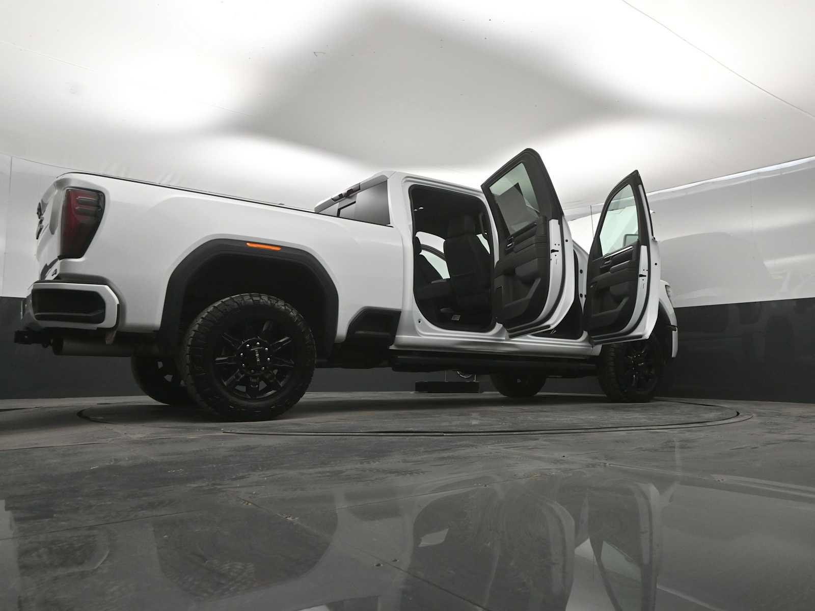 Used 2024 GMC Sierra 2500 AT4 w/ AT4 Premium Plus Package AWD/4WD image 48