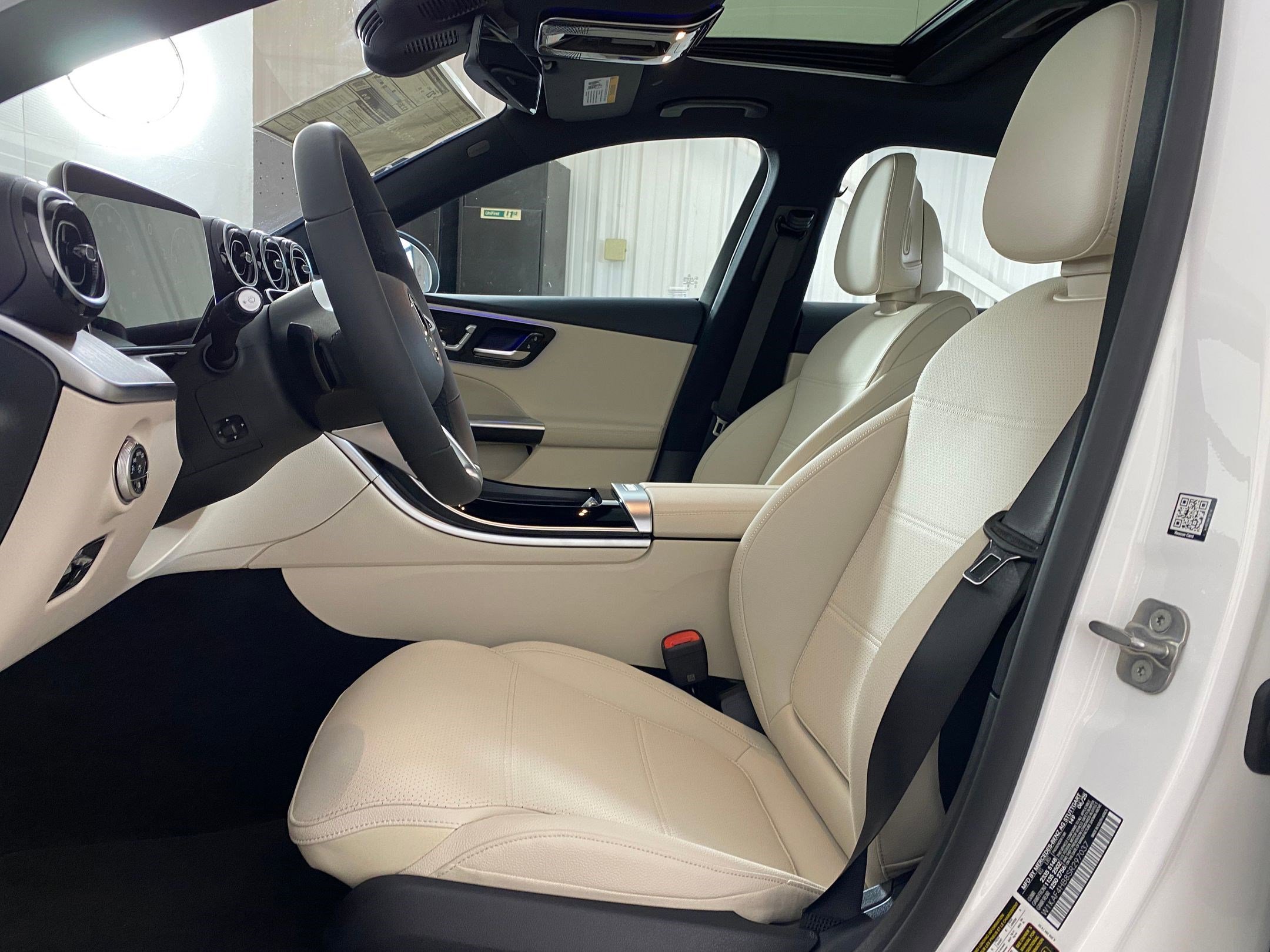 Used 2025 Mercedes-Benz C 300 4MATIC Sedan image 4