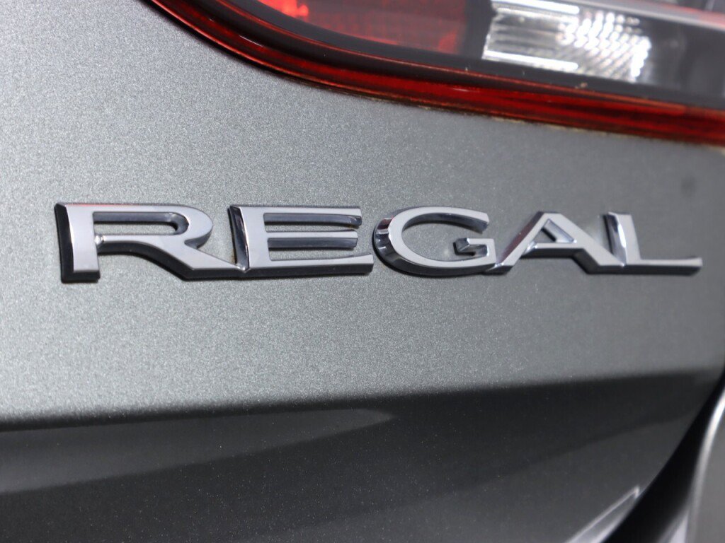 Used 2018 Buick Regal Preferred FWD image 32