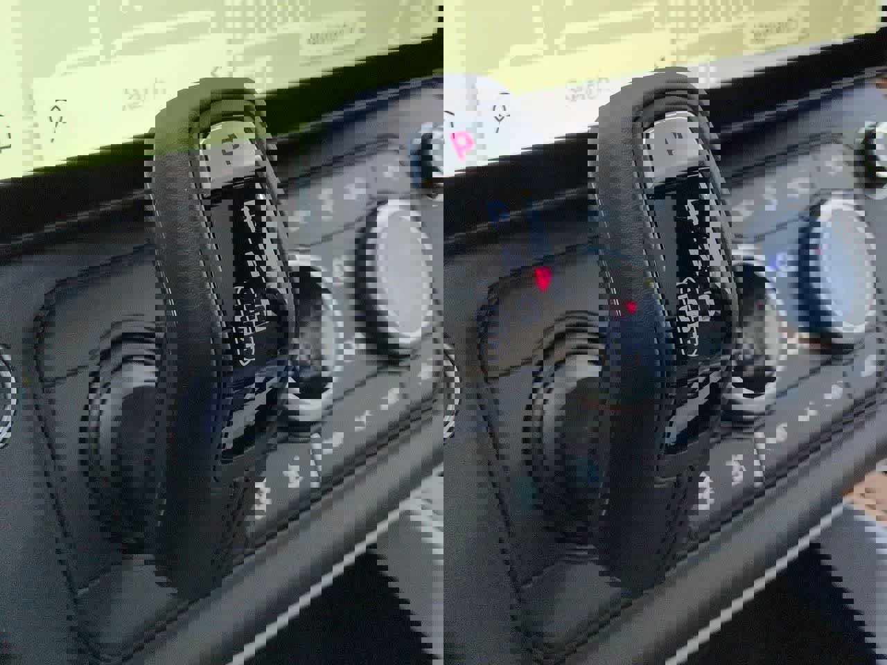 New 2026 Land Rover Defender 130 X-Dynamic SE image 35