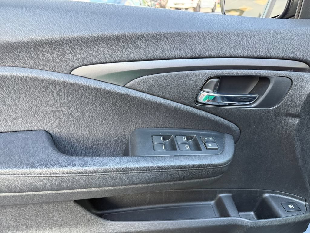 Used 2022 Honda Pilot Sport image 18