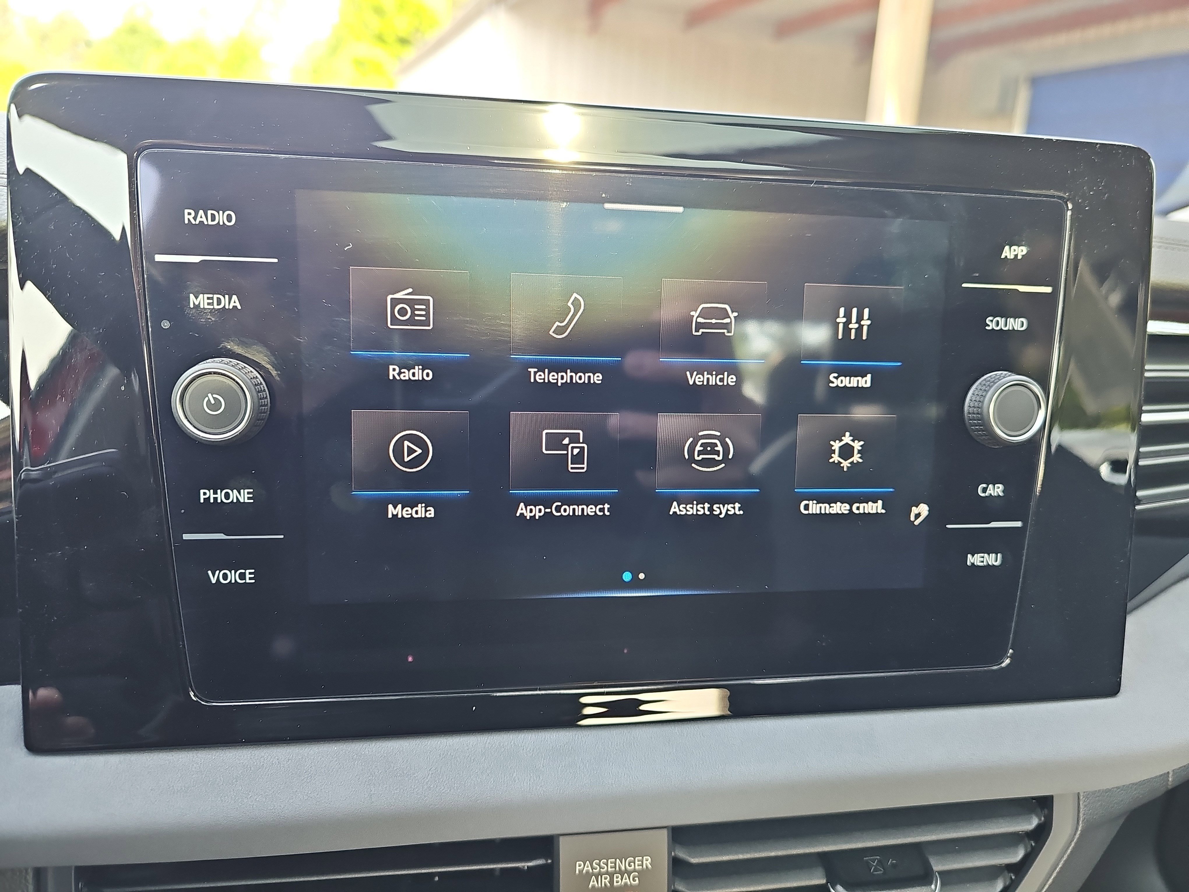 Used 2025 Volkswagen Jetta SE w/ Sunroof Package FWD image 23