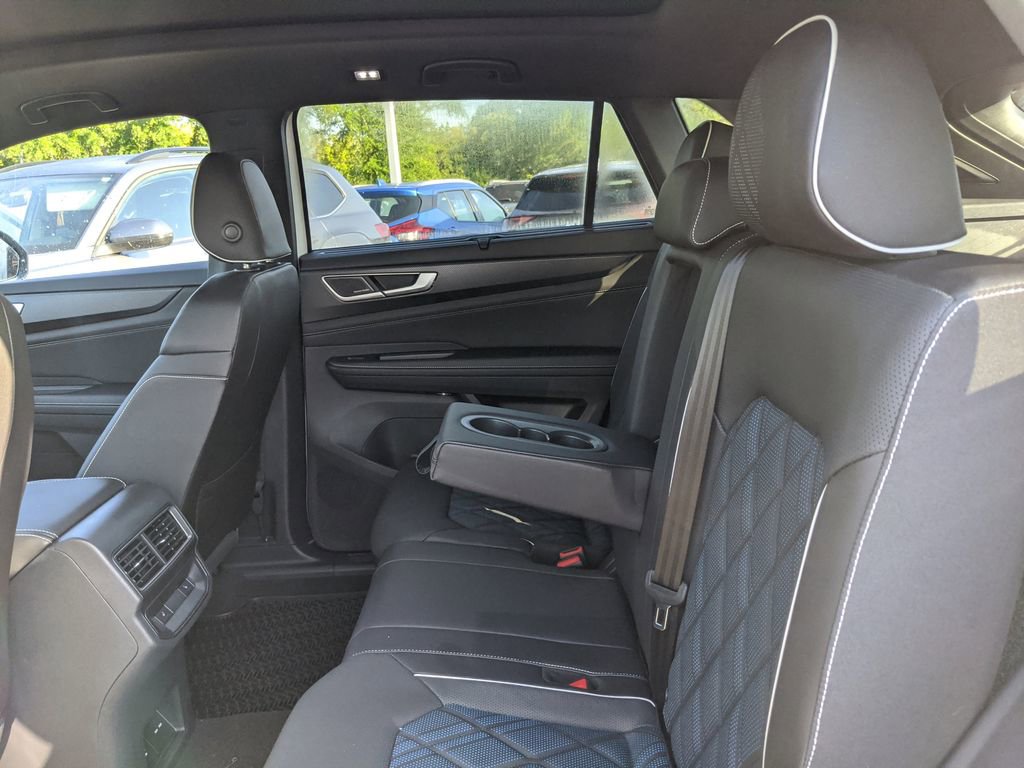 Used 2025 Volkswagen Atlas Cross Sport SEL Premium R-Line image 8