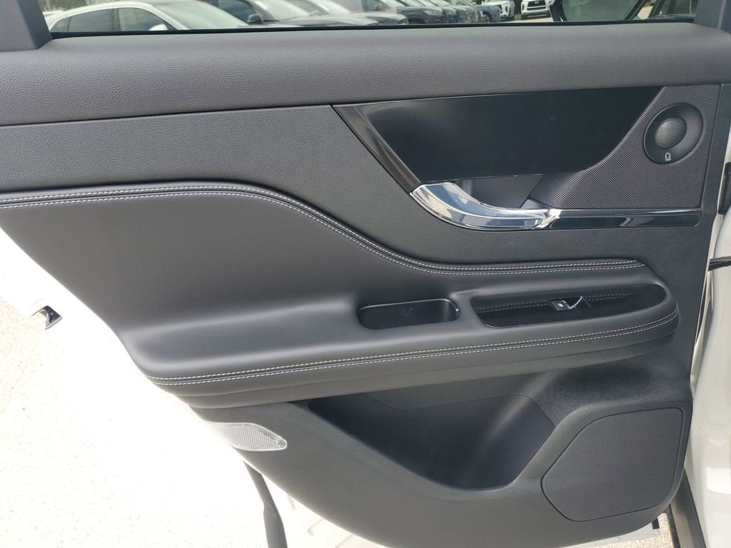 New 2025 Lincoln Corsair Reserve w/ Equipment Group 202A image 9