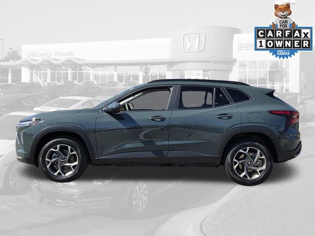 Used 2025 Chevrolet Trax LT image 2