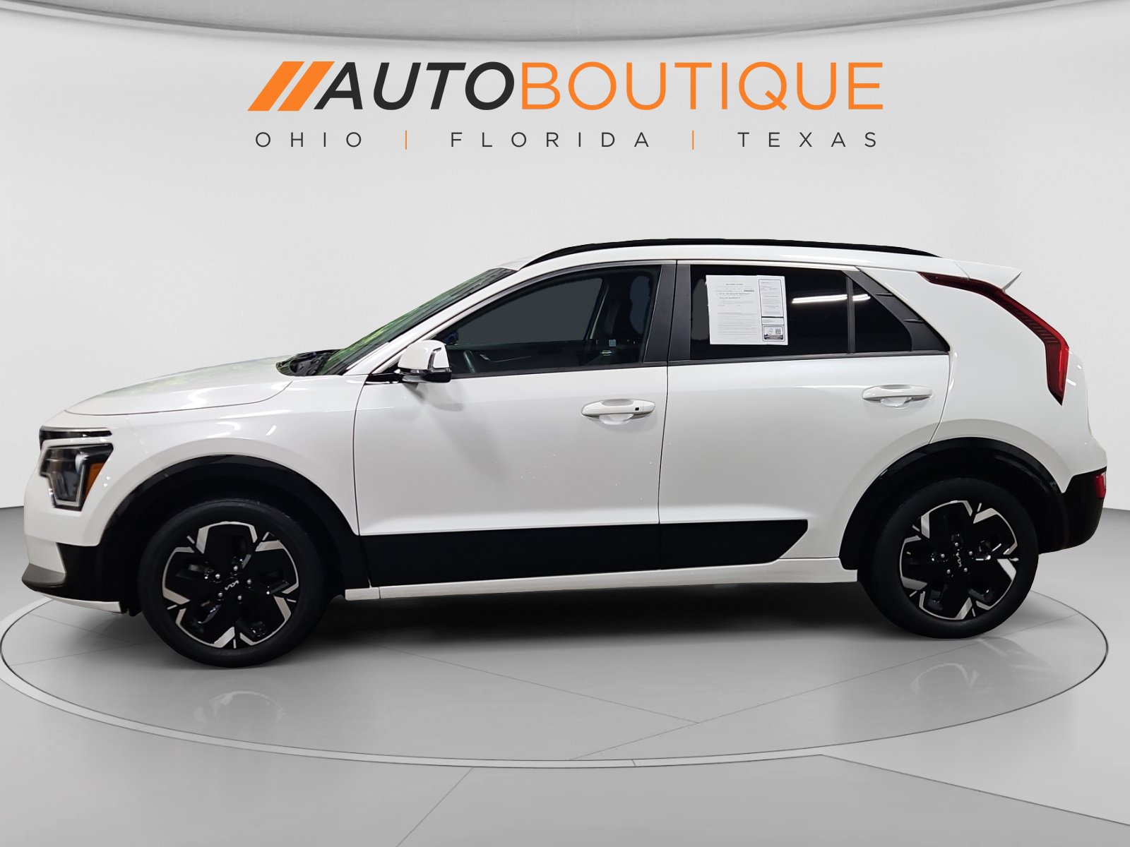 Used 2023 Kia Niro Wind w/ Wind Preserve Package FWD image 2