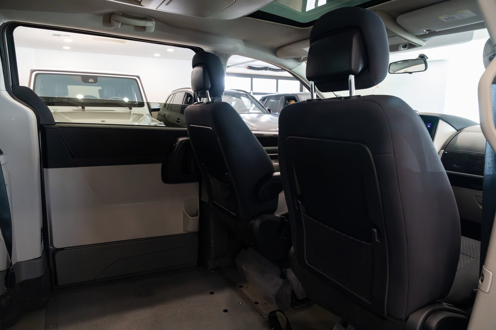 Used 2010 Dodge Grand Caravan SXT FWD image 24