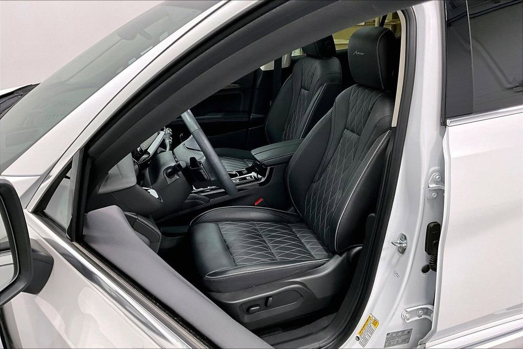 Used 2023 Buick Envision Avenir image 33