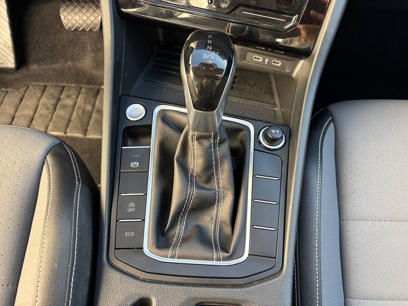 Used 2025 Volkswagen Jetta SE image 41