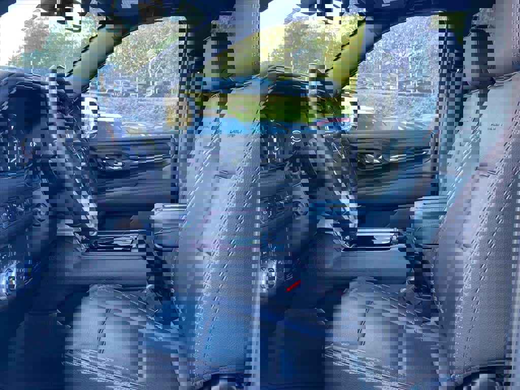 Used 2021 GMC Yukon XL Denali w/ LPO, Illumination Package image 11