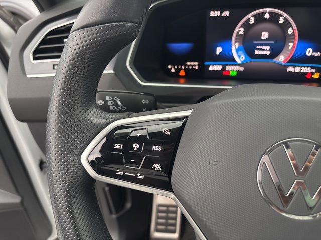 Certified 2023 Volkswagen Tiguan SE R-Line image 25