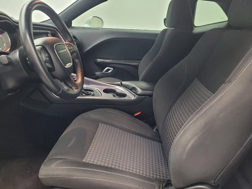 Used 2017 Dodge Challenger SXT image 17