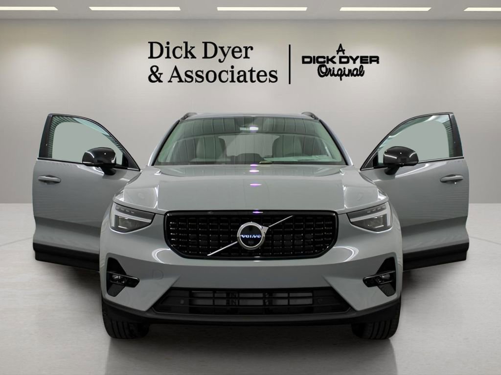 New 2026 Volvo XC40 B5 Plus w/ Protection Package Premier AWD/4WD image 7
