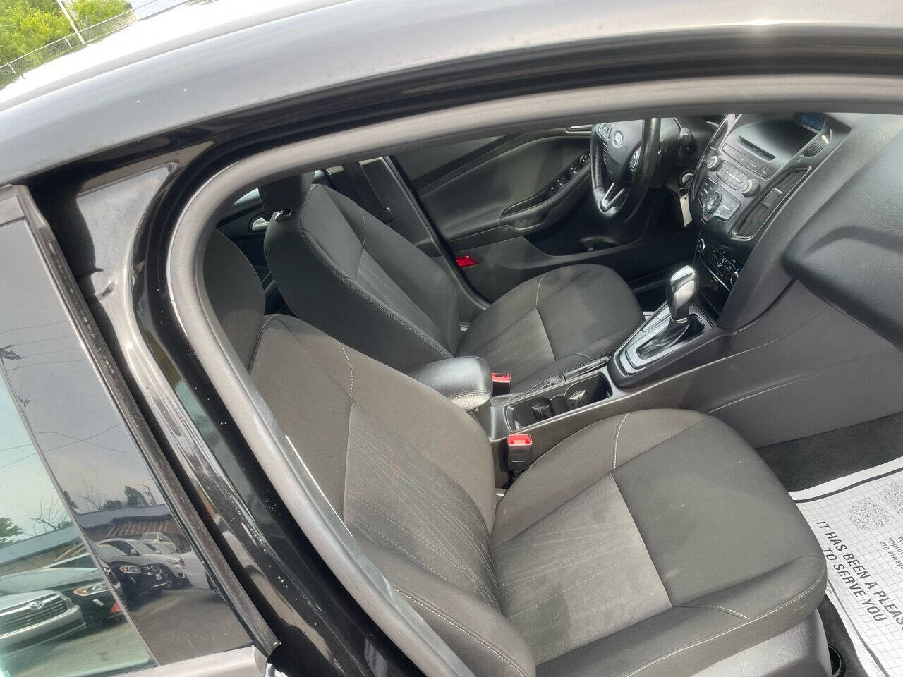 Used 2015 Ford Focus SE w/ SE Sport Package image 15