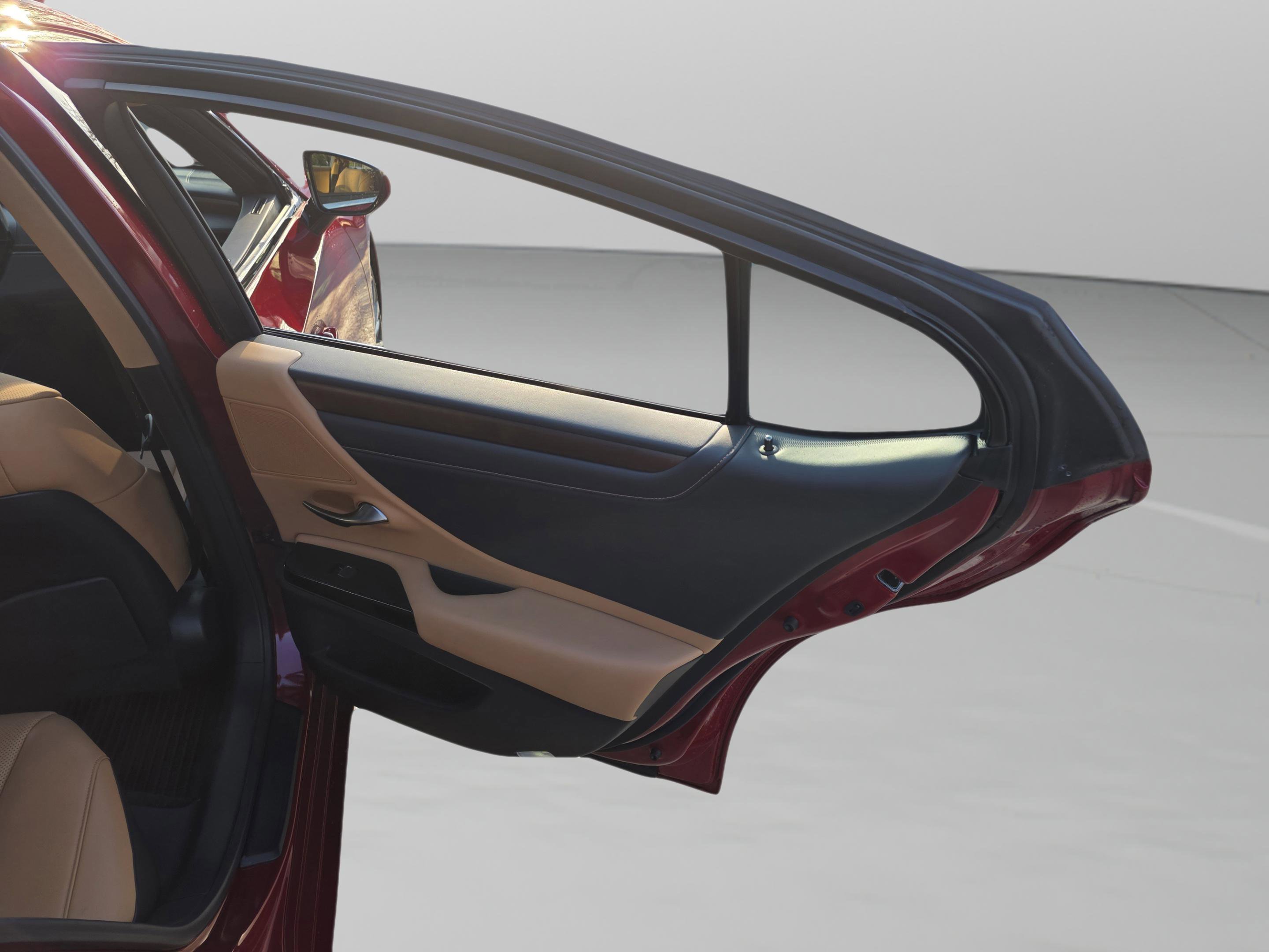 Certified 2025 Lexus ES 350 w/ Premium Package image 22