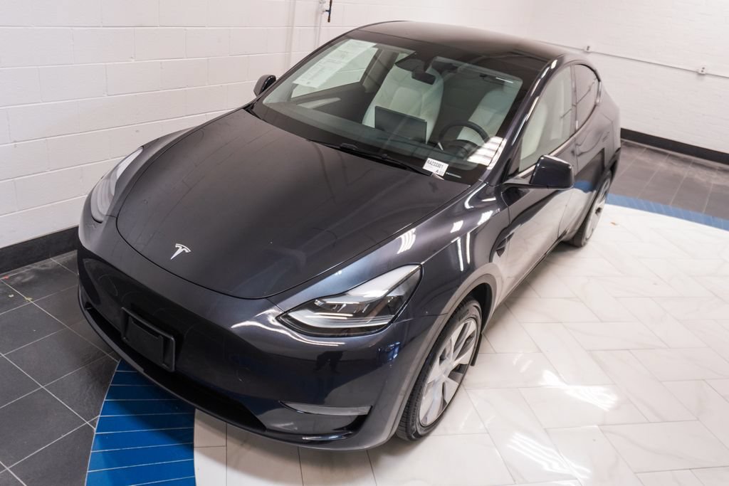 Used 2024 Tesla Model Y Long Range AWD/4WD image 32